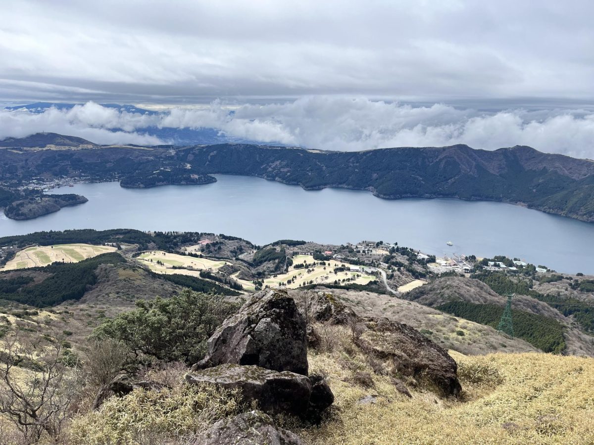 Mount Komagatake, the view out onto Lake Ashi. 