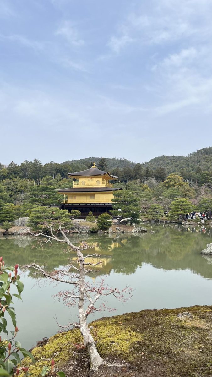 Picture of the Golden Pavilion, a Zen Buddhist temple. 